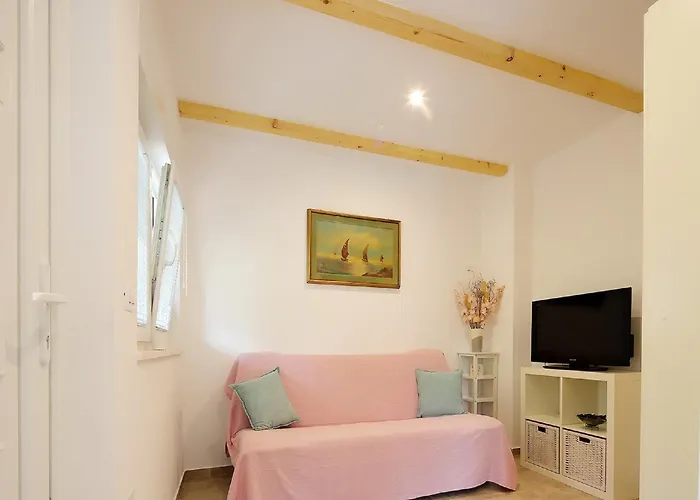 In With Sea View Balcony דירה שילו
