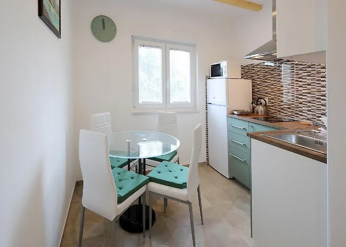 In With Sea View Balcony דירה