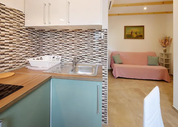 In With Sea View Balcony דירה *